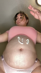 1224401996_pink-crop-top-belly-play-vid_0.mp4