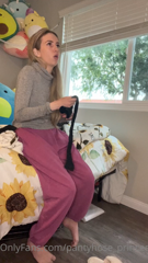 291025000_outfit-of-the-day-video_0.m4v