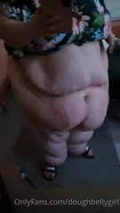 299129122_i-can-t-carry-my-belly-anymore-so-heavy_0.m4v