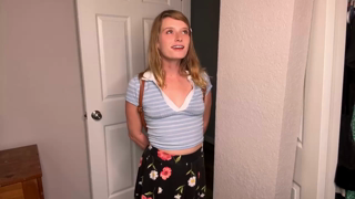 Compressed_JeccaJacobs_LEARNING-YOUR-DAUGHTER-HAS-A-PRAISE-KINK.mp4