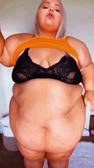 25987590_bbw-struggling-to-put-on-tight-dress_0.mp4