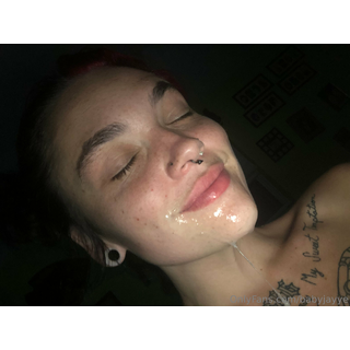 babyjayye_He_says_I_look_so_pretty_dripping_with_his_cum😏_Do_you_agree😈👀_2994117689.jpeg
