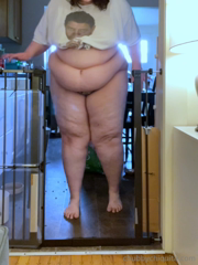 1519886229_i-have-to-waddle-through-this-pet-gate-to-my-kitchen-more-th_0.mp4