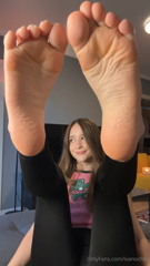 1873349001_are-there-any-foot-lovers-here_0.mp4