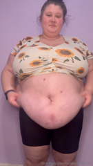 775894633_this-4xl-crop-top-doesnt-fit-the-way-it-used-to_1.mp4