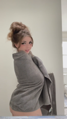 759656960_hurry-up-and-join-me-its-cold-these-counters-are-too-high_1.mp4