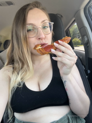617365675_a-quick-greasy-snack-before-going-to-get-my-haircut-it_1.mp4
