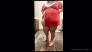 470741393_fat-mrs-claus-santa-isnt-the-only-one-who-will-be-gettin_0.m4v