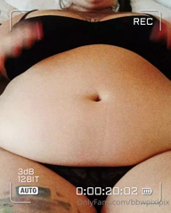 124162434_lately-i-love-playing-with-my-belly-i-like-the-texture-and_0.mp4