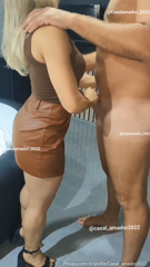 (2026-05-03) Namorei gostoso com o amigo dotado na frente do corno_1.mp4