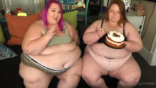 21553944_whats-better-than-two-ssbbws-forcefeeding-eachother-cake_0.m4v
