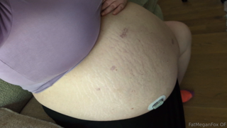 1109679986_daddy-s-been-stretching-her-ball-gut-outttt-look-at-these_0.mp4