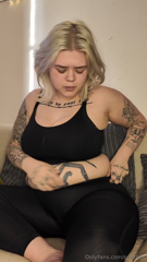 1657632047_pov-gym-girl-tries-old-gym-clothes-on-realises-they-dont_2.mp4