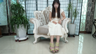 Sexy Asian Girls Feet - Beautiful and Elegant Mary Shows Off Her 36Eu Tiny.mp4