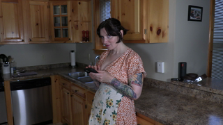 Bettie Bondage_Mommy-Holds-the-Moan-4K.mp4