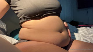 324063835_a-lil-fat-chat-finishing-some-lunch_0.m4v