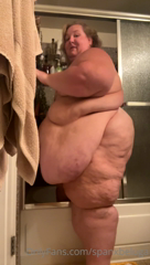 712918959_so-while-on-vacation-i-had-to-use-a-very-tiny-shower-and-wel_1.m4v