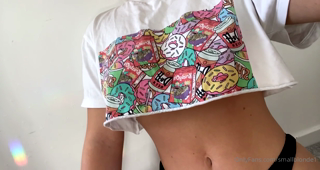 314499596_crop-tops-with-no-bra-is-the-comfiest-combo-slideee-for-a-c_1.mp4