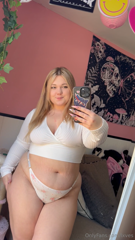 1813841933_do-i-look-good-in-white_0.mp4
