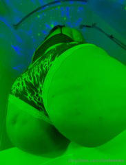 843202730_r-u-letting-this-alien-put-it-in-ur-face_9.mp4