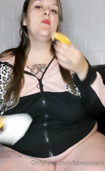257538788_sometimes-i-get-so-horny-eating-i-found-this-video-eating_0.mp4
