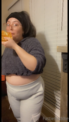 508113637_i-love-when-i-get-so-full-my-belly-clip-pops-off_0.m4v