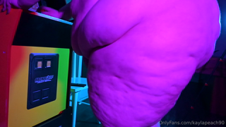 594209927_shot-by-igornightpremium-just-showing-off-some-curves_0.mp4
