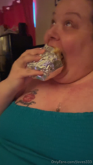 1190127729_red-robin-is-my-go-to-for-burgers-now-mmmm-i-want-more-pleas_0.mp4
