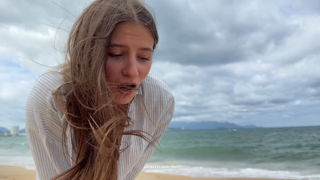 [26-04-25] A Cute Girl Seduced Stranger on the Resort, While Her BF Was at Home - Elinalizz [2160p].mp4