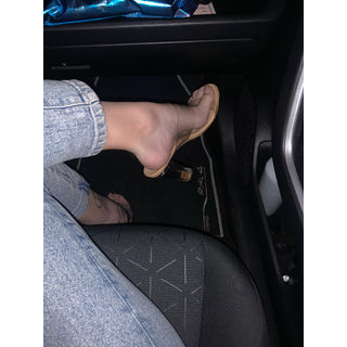2022-06-07_06-07-16_v6m32v_id-love-to-use-a-good-sub-as-a-human-foot-rest_0.jpg