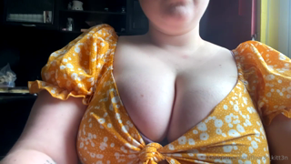 980167227_busty-gal_0.mp4