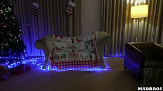 #3 Jade J'Adore et Georgia Koneva - Deux belles Mères de Noël blondes ! [Madbros].mp4