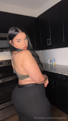 1844556693_please-help-make-me-fatter_0.mp4