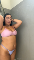 1263911359_snacking-in-the-shower-its-been-a-while-since-ive-uplo_0.mp4