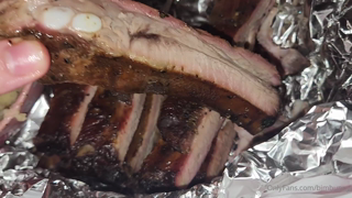 520694439_my-feeder-bought-me-a-whole-rack-of-ribs-they-re-soooo-smo_4.m4v
