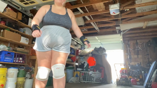 44143726_i-love-how-my-thighs-look-when-i-have-right-knee-pads-on_0.m4v