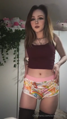 1849066358_do-you-like-my-shorts_0.mp4
