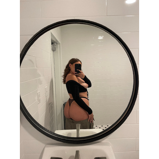 20220207-Snuck_away_to_bathroom_in_the_bar_last_night_to_sn_4_347088869004419072_347086994041479168.png