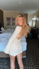 1178552391_that-feeling-when-you-get-so-horny-in-your-hotel-room-that-y_5.mp4