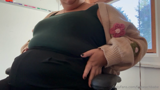 774320518_outgrowing-my-office-chair-what-will-happen-when-i-break-it_1.m4v