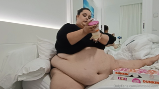 868572162_little-dunkin-eater-pig_0.mp4