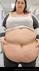 1569107988_trying-to-be-sneaky-but-this-belly-deserves-all-the-attenti_0.mp4