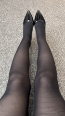 1132054632_sexy-nylon-legs_0.mp4