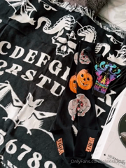 1293463476_are-you-happy-about-spooky-season-just-got-my-spooky-hallowe_0.mp4