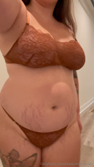 729888636_everything-jiggles-when-i-walk_0.m4v