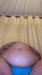 1027789134_my-belly-looks-extra-big-from-this-angle_0.mp4