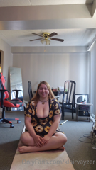 582108921_a-little-early-morning-yoga-session-is-in-order-hey-fat-gi_0.m4v