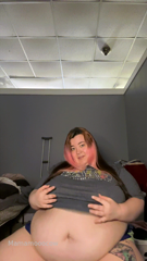 1056681379_how-heavy-do-you-think-my-belly-is-could-i-rest-it-on-top-o_0.mp4