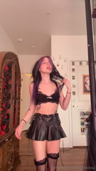 1927259422_type-of-girl-you-wanna-chew-all-of-my-bubble-gum_0.mp4