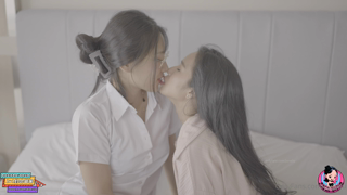 [JuneLiu] Shares Her Man's Cock With Norah Thai (BGG).mp4
